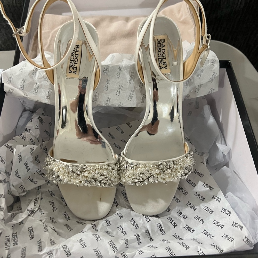 Badgley Mischka Clara size 9.5